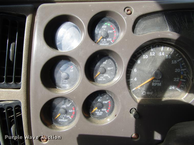 image for item DC0087 2001 Mack CH613 vacuum truck