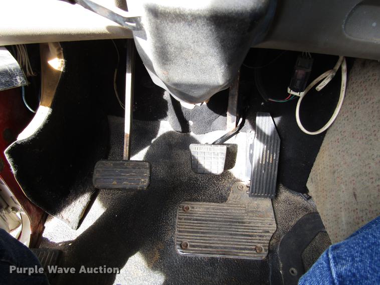 image for item DC0087 2001 Mack CH613 vacuum truck