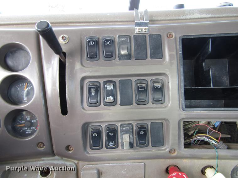 image for item DC0087 2001 Mack CH613 vacuum truck