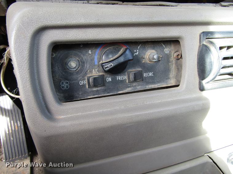 image for item DC0087 2001 Mack CH613 vacuum truck