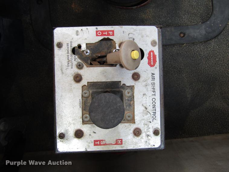 image for item DC0087 2001 Mack CH613 vacuum truck