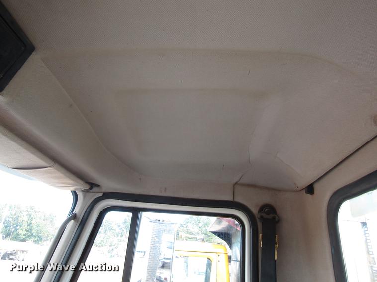 image for item DC0087 2001 Mack CH613 vacuum truck