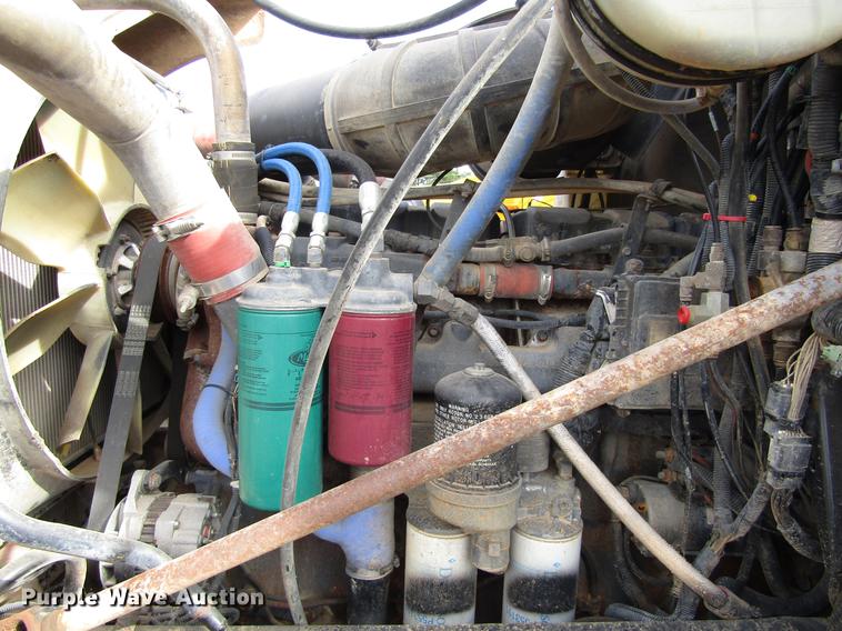 image for item DC0087 2001 Mack CH613 vacuum truck