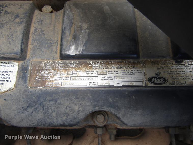 image for item DC0087 2001 Mack CH613 vacuum truck