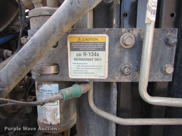 image for item DC0087 2001 Mack CH613 vacuum truck