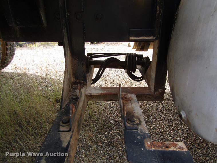 image for item DC0087 2001 Mack CH613 vacuum truck