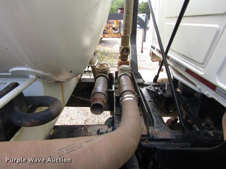 image for item DC0087 2001 Mack CH613 vacuum truck