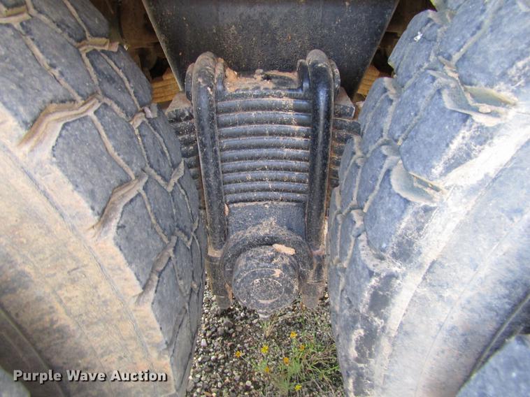 image for item DC0087 2001 Mack CH613 vacuum truck