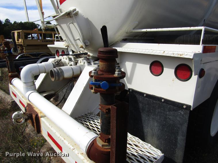 image for item DC0087 2001 Mack CH613 vacuum truck