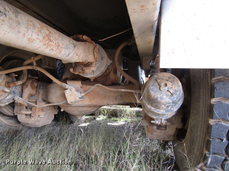 image for item DC0087 2001 Mack CH613 vacuum truck