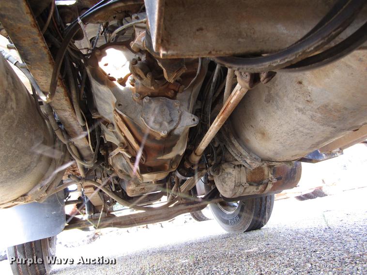 image for item DC0087 2001 Mack CH613 vacuum truck