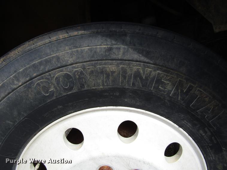 image for item DC0087 2001 Mack CH613 vacuum truck