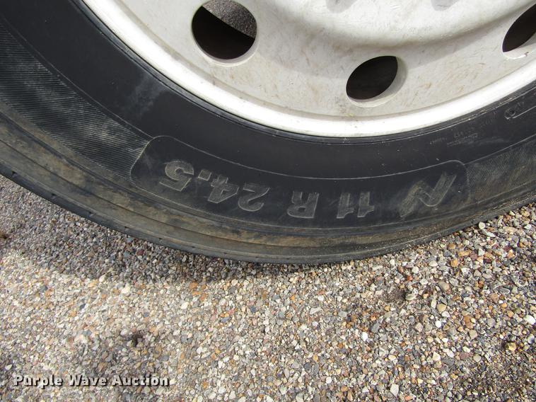 image for item DC0087 2001 Mack CH613 vacuum truck