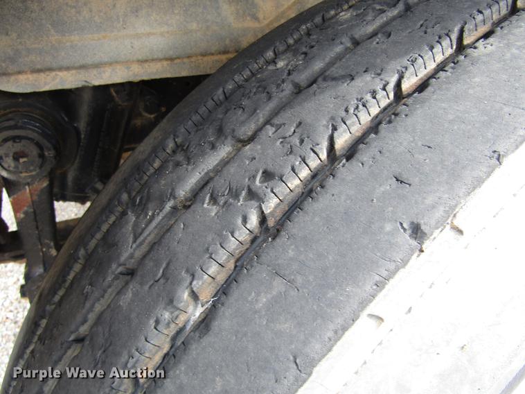 image for item DC0087 2001 Mack CH613 vacuum truck