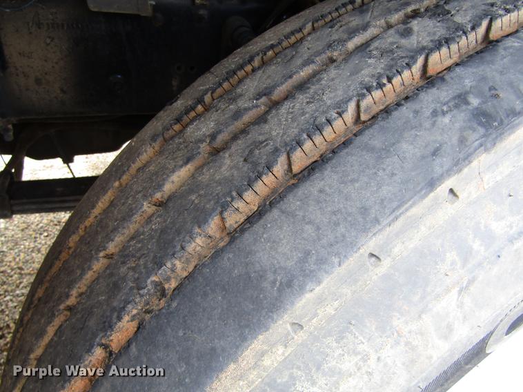 image for item DC0087 2001 Mack CH613 vacuum truck