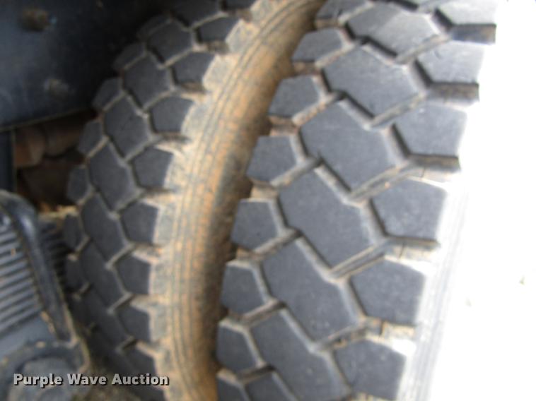 image for item DC0087 2001 Mack CH613 vacuum truck