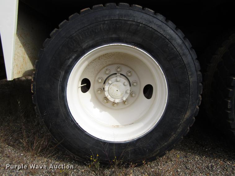 image for item DC0087 2001 Mack CH613 vacuum truck