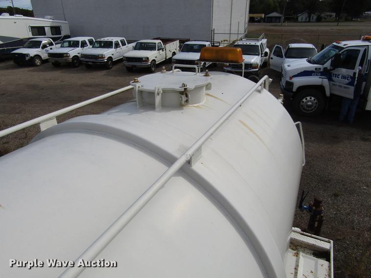 image for item DC0087 2001 Mack CH613 vacuum truck