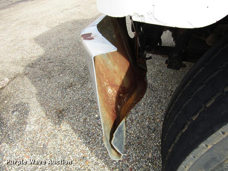 image for item DC0087 2001 Mack CH613 vacuum truck