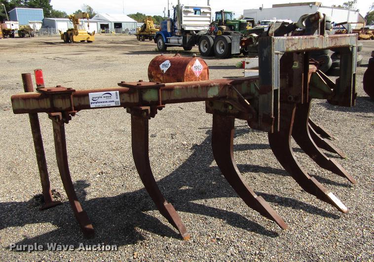 image for item DC0099 John Deere E0900 ripper