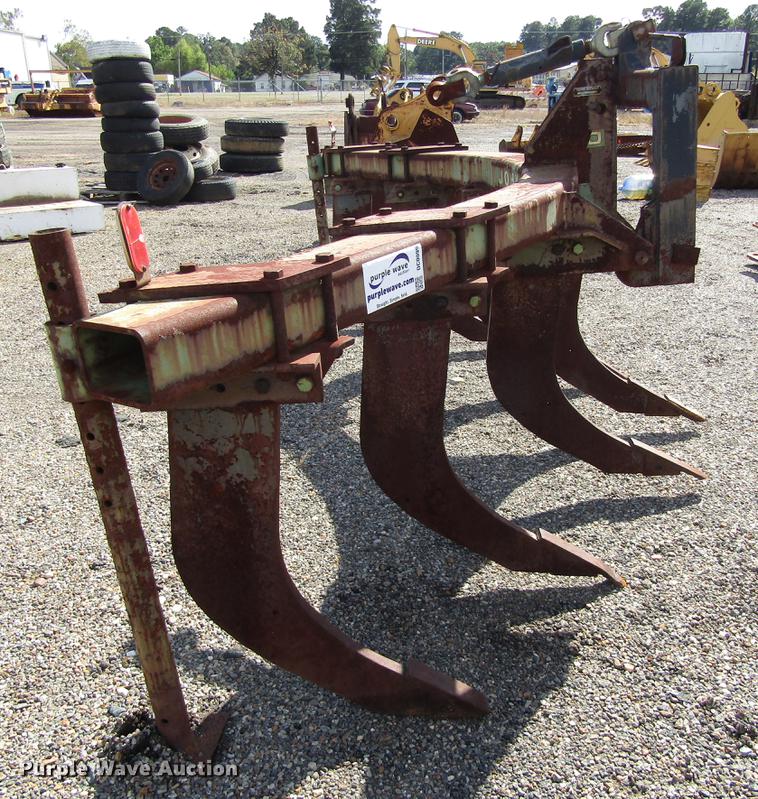 image for item DC0099 John Deere E0900 ripper