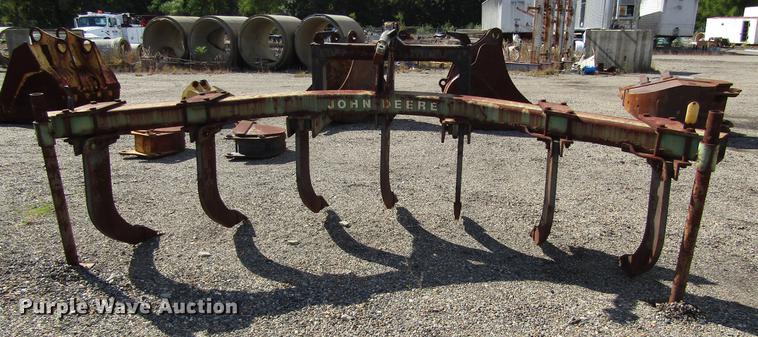 image for item DC0099 John Deere E0900 ripper