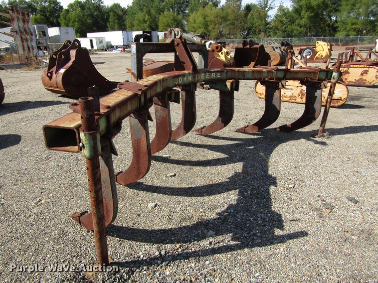 image for item DC0099 John Deere E0900 ripper