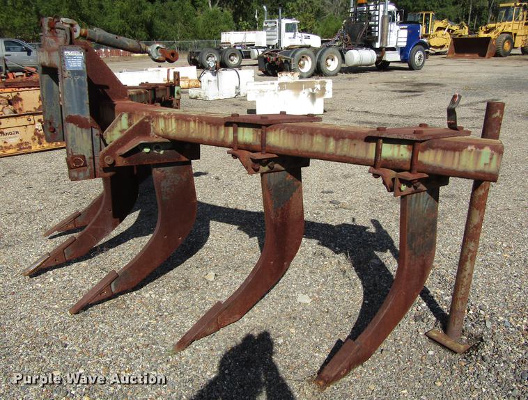 image for item DC0099 John Deere E0900 ripper