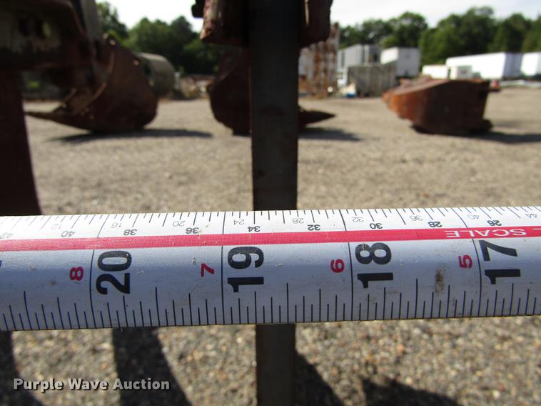 image for item DC0099 John Deere E0900 ripper