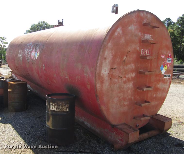image for item DC0120 Statco 10,000 gallon fuel tank