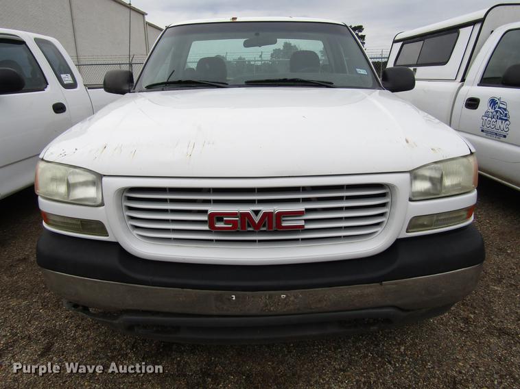 image for item DC0131 2001 GMC Sierra 1500 pickup truck