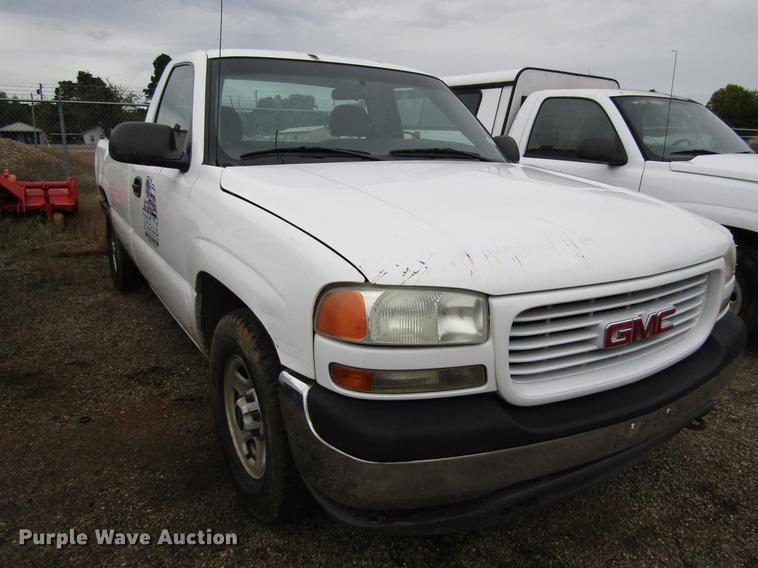 image for item DC0131 2001 GMC Sierra 1500 pickup truck