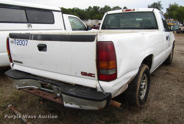 image for item DC0131 2001 GMC Sierra 1500 pickup truck