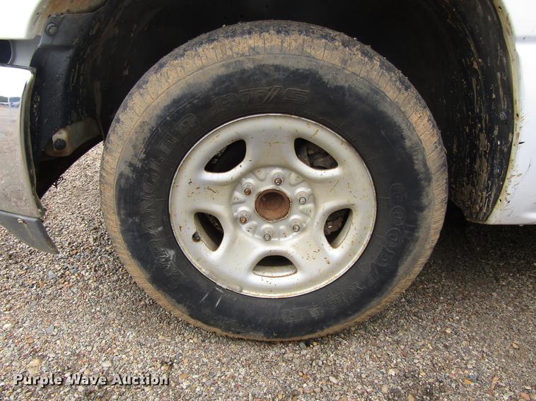 image for item DC0131 2001 GMC Sierra 1500 pickup truck