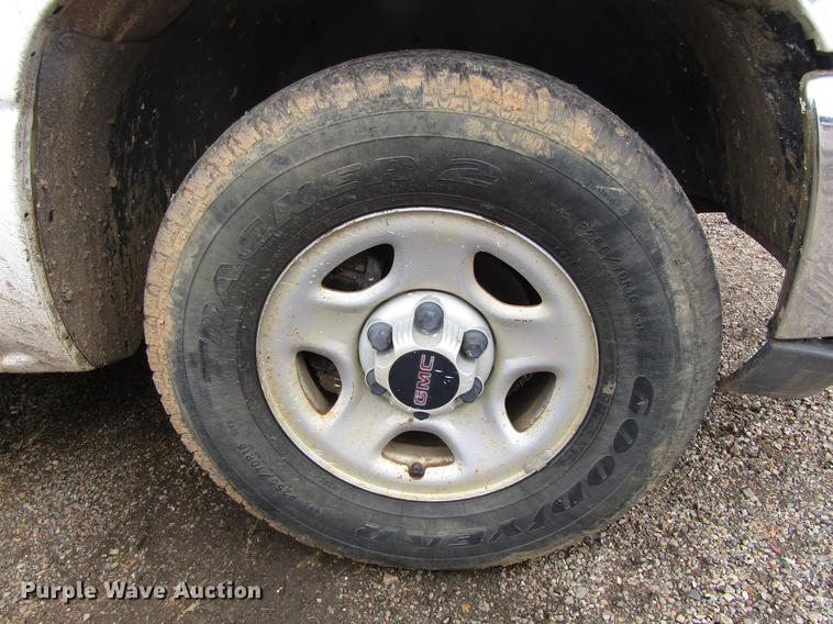 image for item DC0131 2001 GMC Sierra 1500 pickup truck