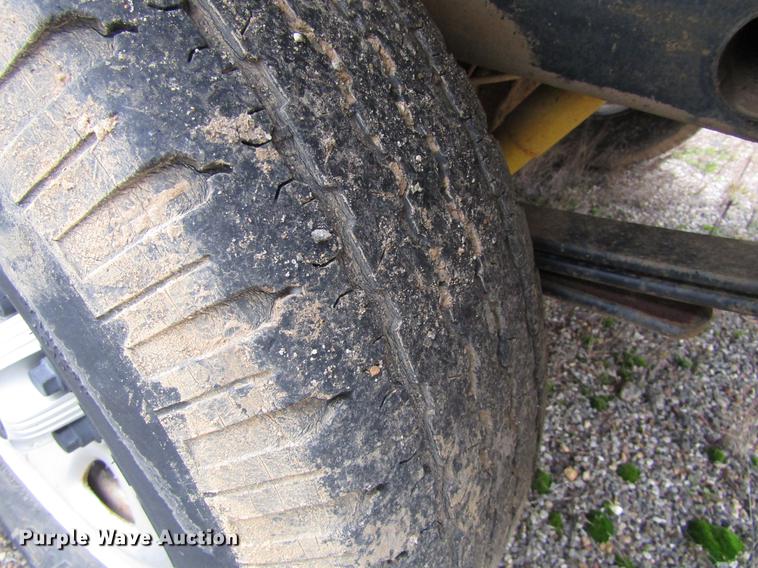 image for item DC0131 2001 GMC Sierra 1500 pickup truck