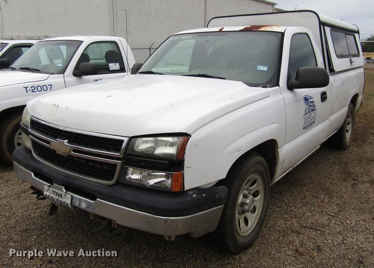 image for item DC0133 2007 Chevrolet Silverado 1500 pickup truck