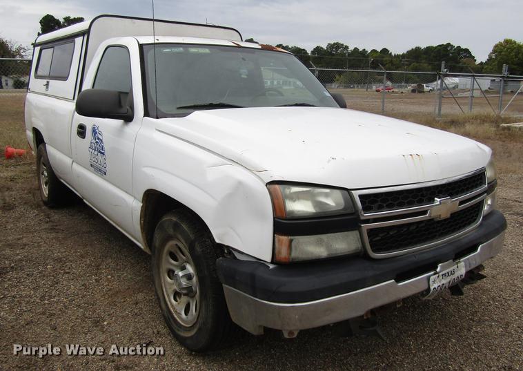 image for item DC0133 2007 Chevrolet Silverado 1500 pickup truck