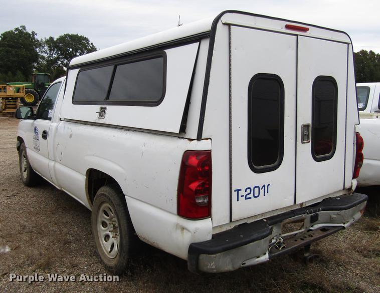 image for item DC0133 2007 Chevrolet Silverado 1500 pickup truck