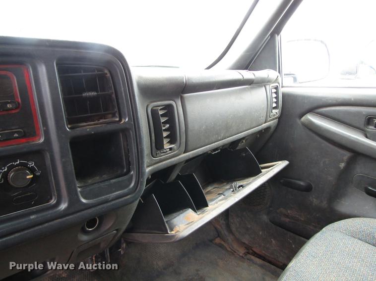 image for item DC0133 2007 Chevrolet Silverado 1500 pickup truck