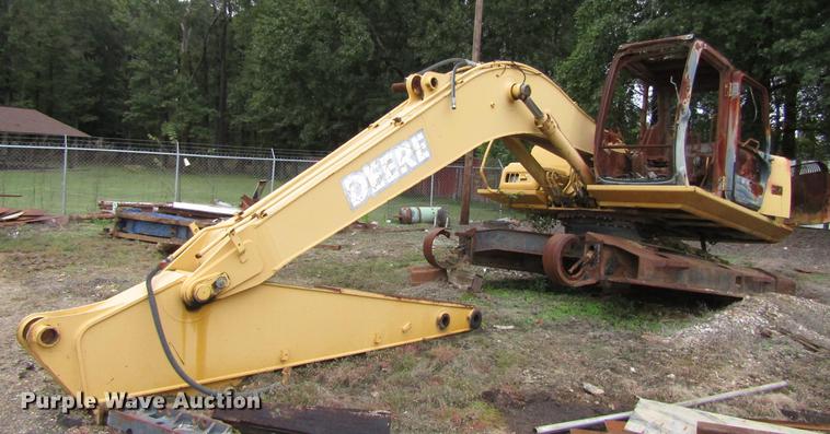 image for item DC0154 John Deere 200 excavator