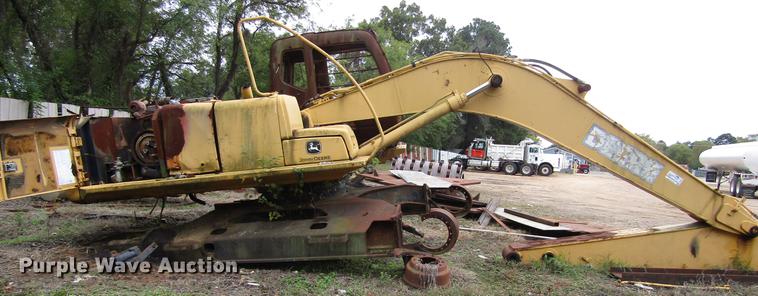 image for item DC0154 John Deere 200 excavator