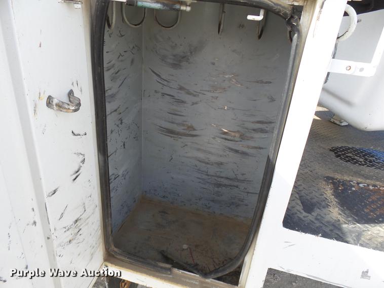 image for item DD2434 2011 Ford F550 bucket truck