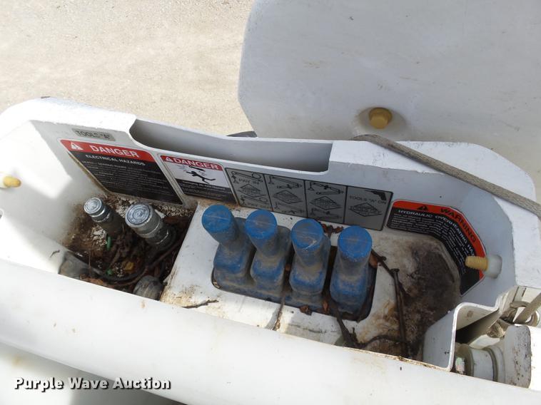 image for item DD2435 2012 Ford F550 bucket truck