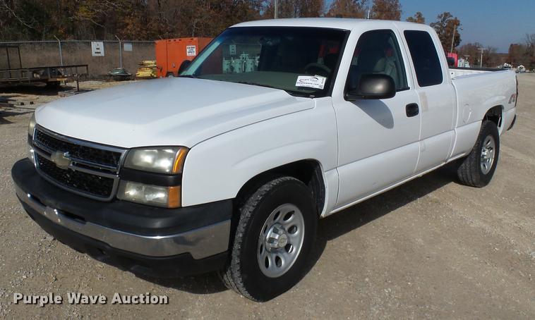 image for item DD2436 2006 Chevrolet Silverado 1500 Ext. Cab pickup truck