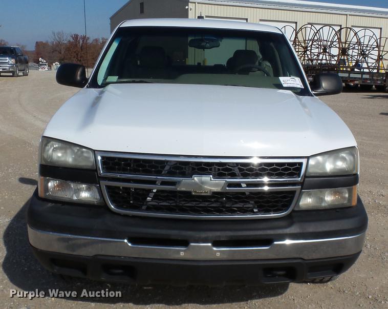 image for item DD2436 2006 Chevrolet Silverado 1500 Ext. Cab pickup truck