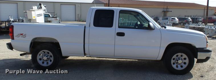image for item DD2436 2006 Chevrolet Silverado 1500 Ext. Cab pickup truck