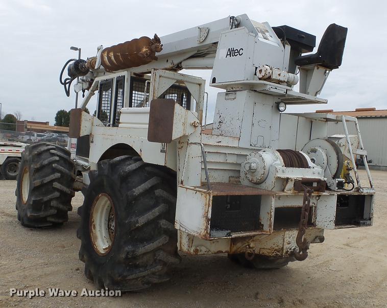 image for item DD2451 1992 Timberjack 380C skidder with digger derrick