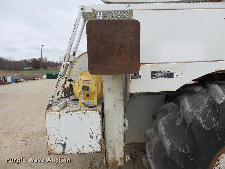 image for item DD2451 1992 Timberjack 380C skidder with digger derrick