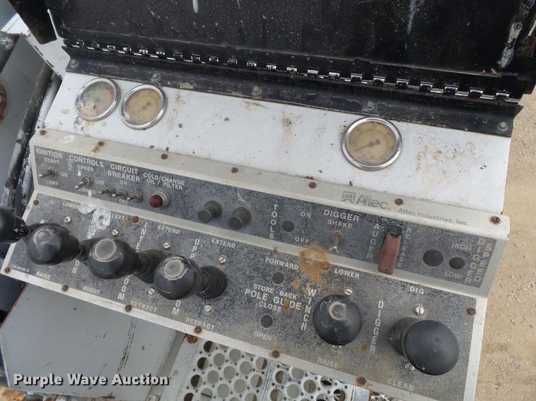 image for item DD2451 1992 Timberjack 380C skidder with digger derrick